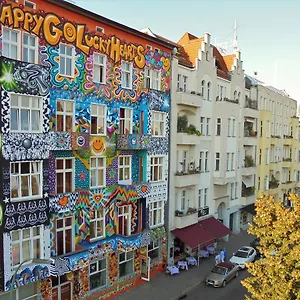 Happy Go Lucky + Berlim